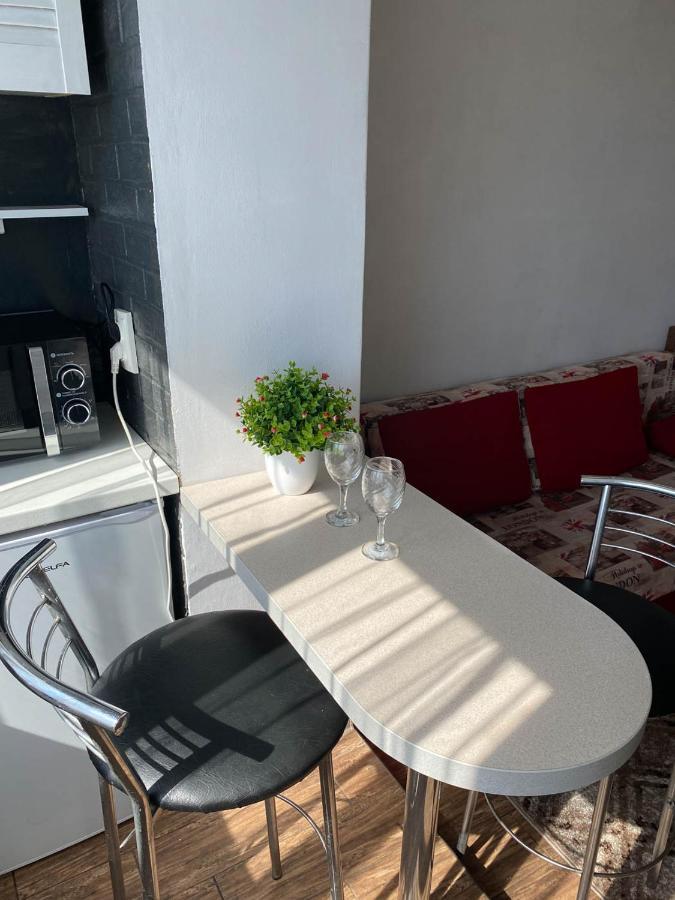 Well Located Studio - Yaroslavska Str. 21 Leilighet Kharkiv Eksteriør bilde