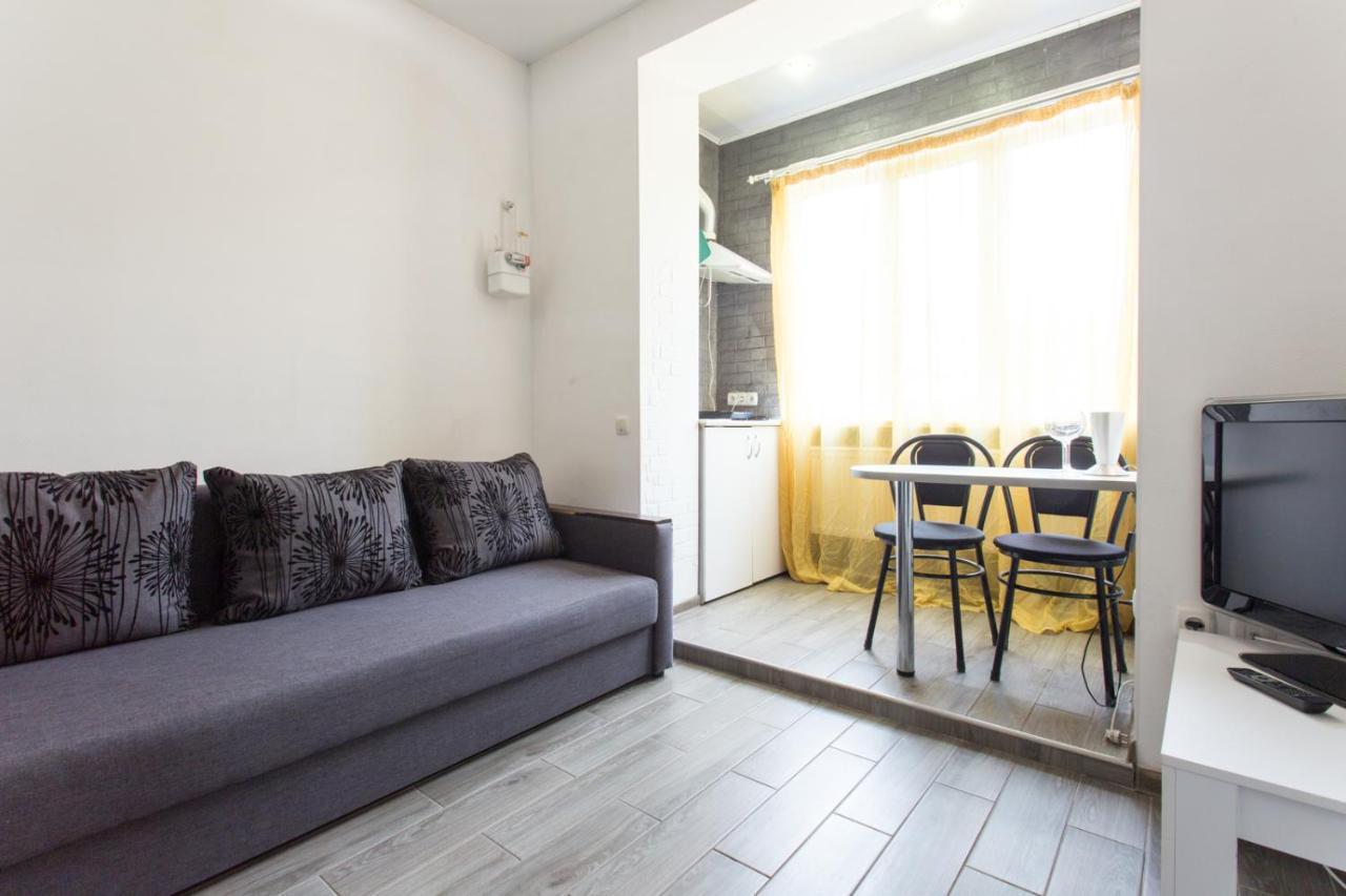Well Located Studio - Yaroslavska Str. 21 Leilighet Kharkiv Eksteriør bilde