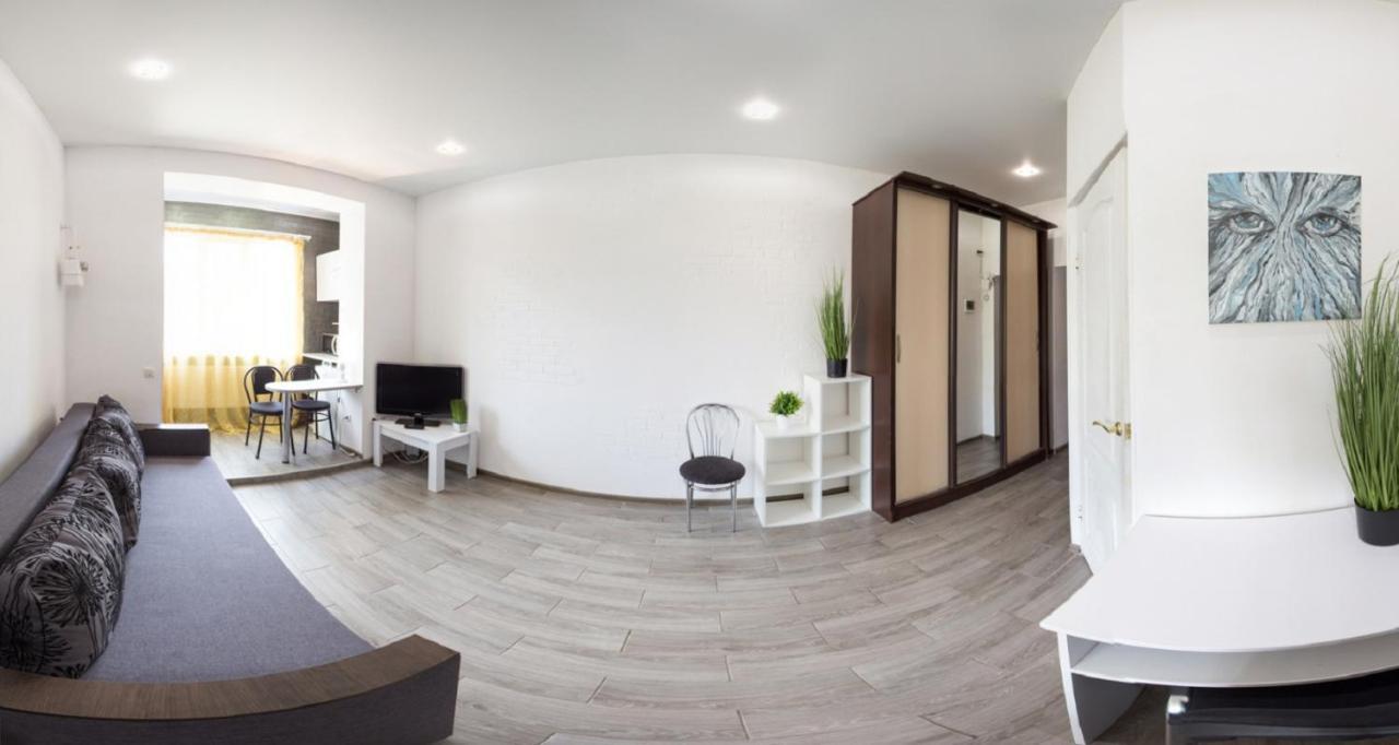 Well Located Studio - Yaroslavska Str. 21 Leilighet Kharkiv Eksteriør bilde