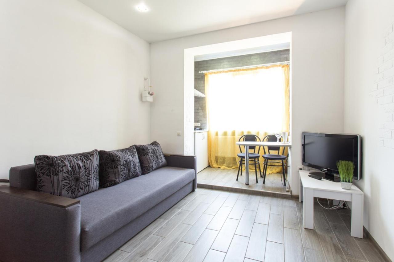 Well Located Studio - Yaroslavska Str. 21 Leilighet Kharkiv Eksteriør bilde